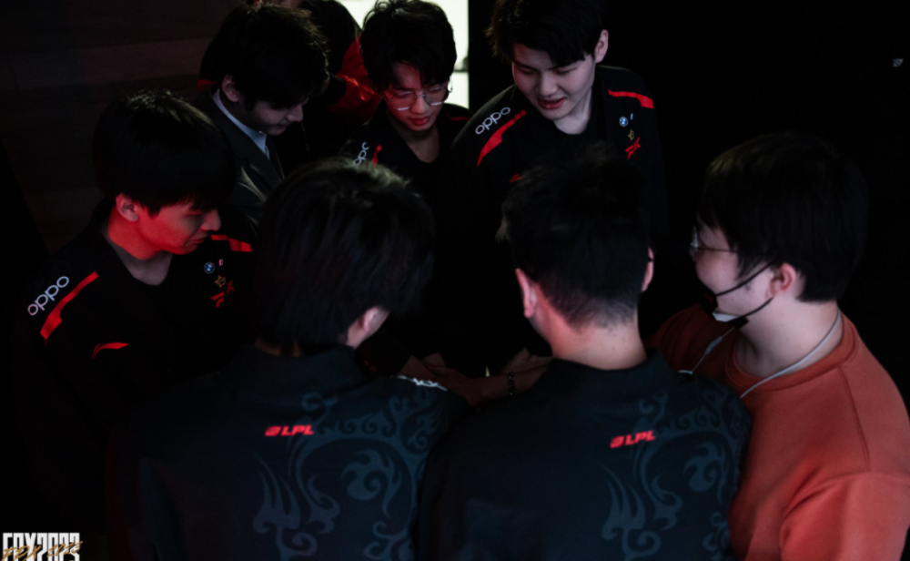 继续保持着 继续保持着